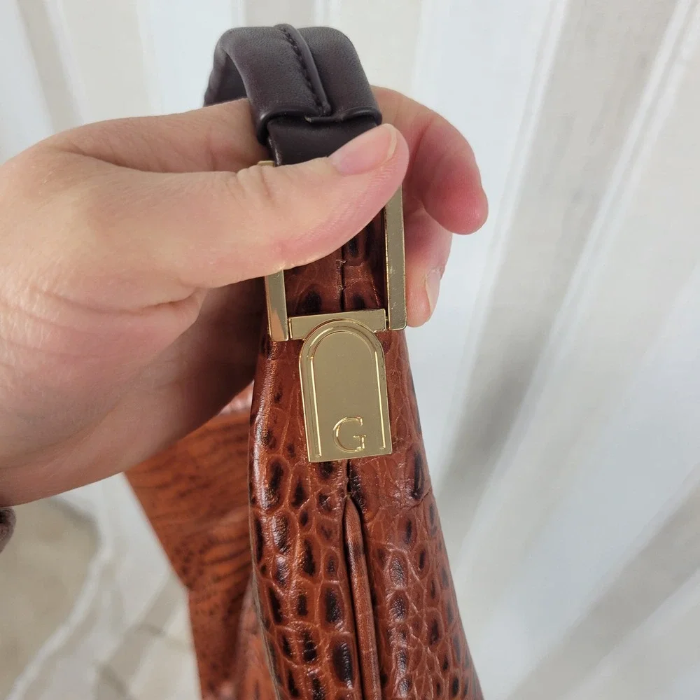 G.I.L.I. leather hobo